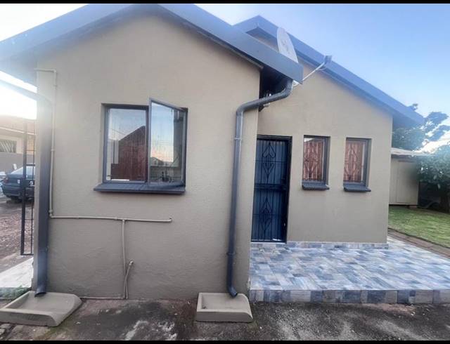 2 BEDROOM HOUSE FOR SALE IN CLAYVILLE